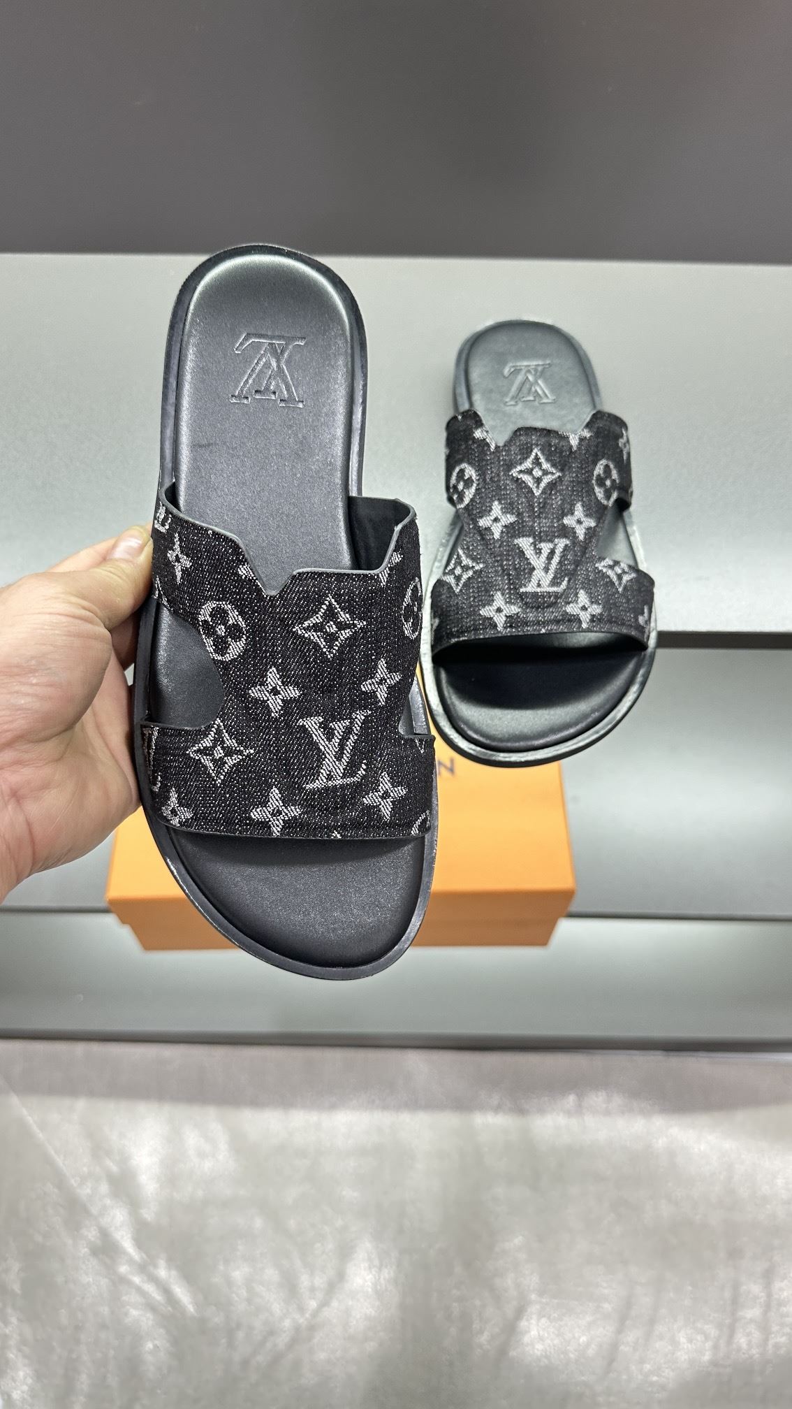 Louis Vuitton Slippers